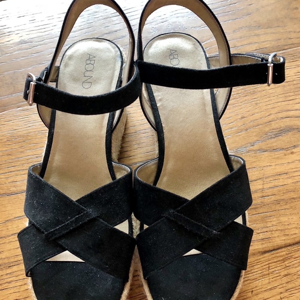 Abound Black Wedges